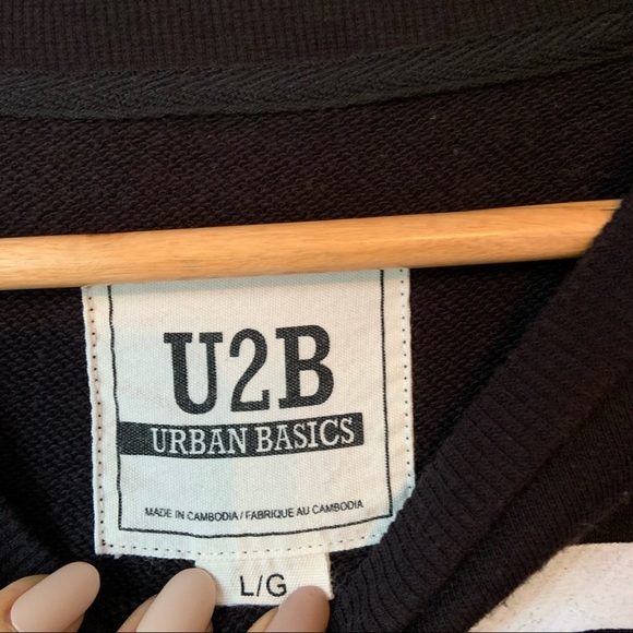 Friends black heart sweater size large - Picture 3 of 6